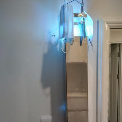 Thiết bị khử khuẩn, khử mùi, tạo ion âm cho không khí bằng đèn cực tím che kín với quạt gió tuần hoàn