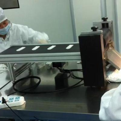 MÁY ÉP THANH TEST VÀO THẺ NHỰA